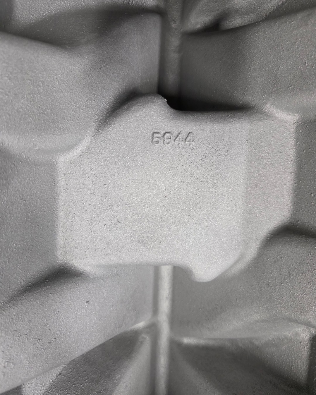 Offenhauser 5944 Chrysler 426 Hemi Tunnel Ram Base - Image 4